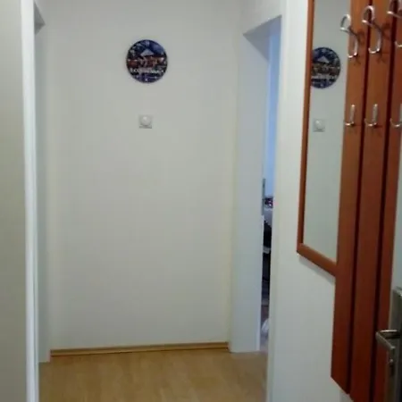 アパート Andjela